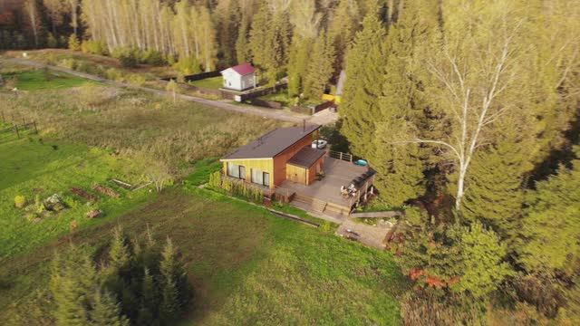 Обзорное интерьерное видео загородного дома