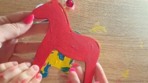 Делаем новогодние игрушки с детьми. Лошадки на елку.