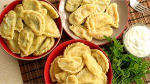 Необычные вареники с квашеной капустой и сырой картошкой.