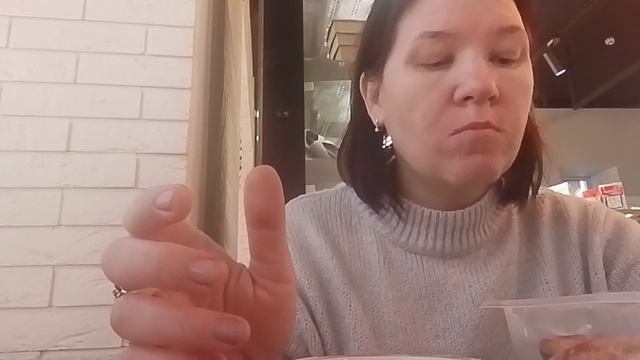 МУКБАНГ ЕМ РОЛЛЫ С КУРИЦЕЙ смотреть онлайн