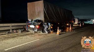 BMW влетел в фуру в Ростовской области, один человек погиб