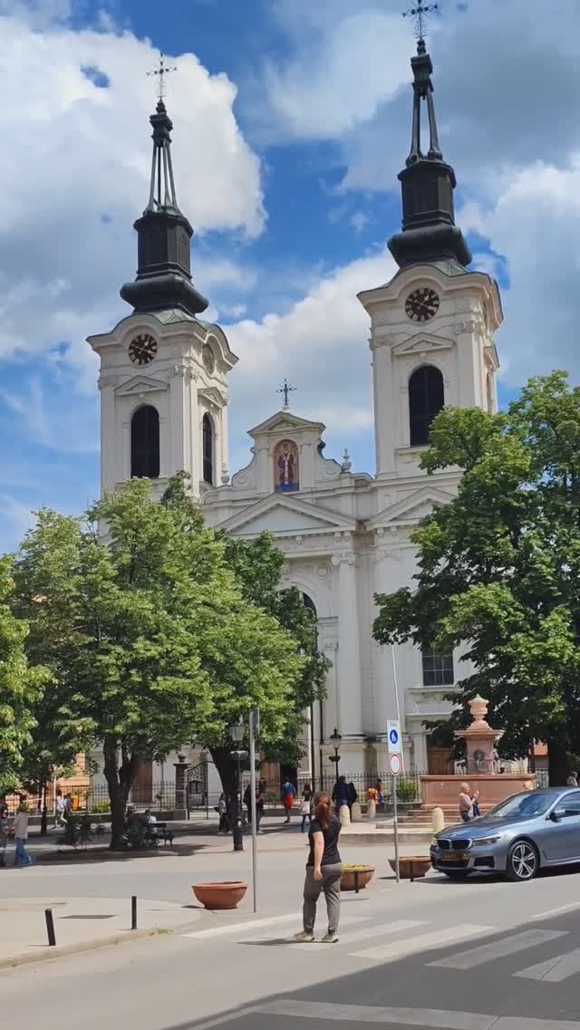 Необычный город. Сремски-Карловци, Сербия. #прогулкапогороду #архитектура #старыйгород смотреть онлайн