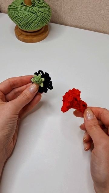 Вязаные цветы в ассортименте