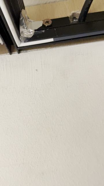 Узел примыкания парящего профиля Flexy Fly 02 с теневым разделителем Slott R и профилем EvroSlott. смотреть онлайн