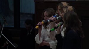 Я ношу своё сердце, как хрупкую вазу..