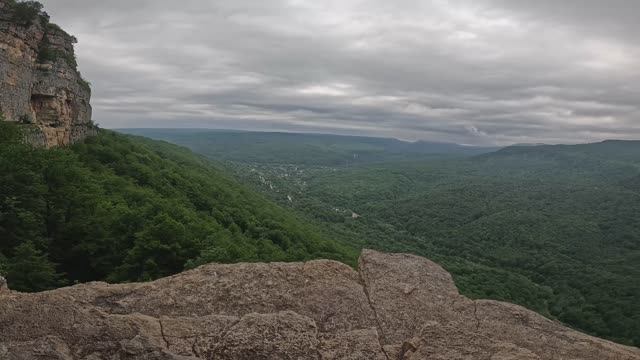 На мотоцикле на море в начале июня 2025. Гуамское ущелье, Орлиная полка. смотреть онлайн