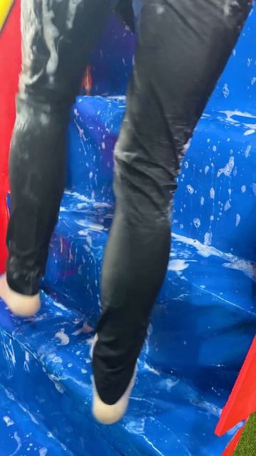 Липкая лестница против скользкой! смотреть онлайн