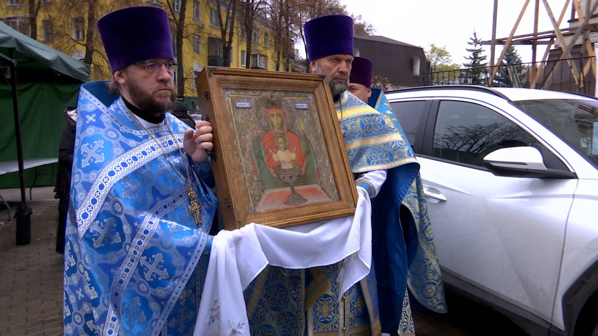 Чудотворную икону доставили в Преображенский собор смотреть онлайн