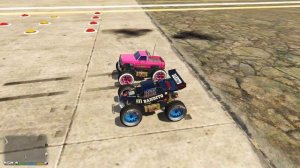 ОТКРЫЛИ КОНТЕЙНЕРЫ С МАЛЕНЬКИМИ МАШИНКАМИ НА ПУЛЬТЕ УПРАВЛЕНИЯ! - БИТВА ЗА КОНТЕЙНЕРЫ