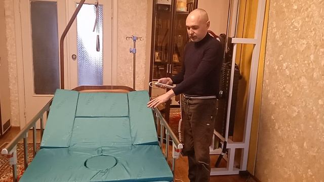 Медицинская электрическая кровать с туалетом для лежачих больных людей, многофункциональная МЕТ REAL смотреть онлайн