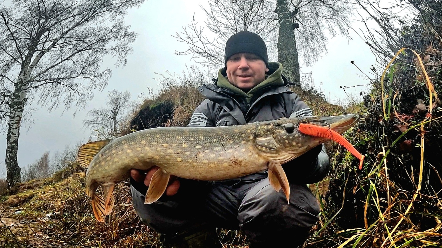 ОСЕННЯЯ РЫБАЛКА НА ЩУКУ 2025. Как и на что ловить щуку осенью? Спиннинг, Джиг, Воблер. смотреть онлайн