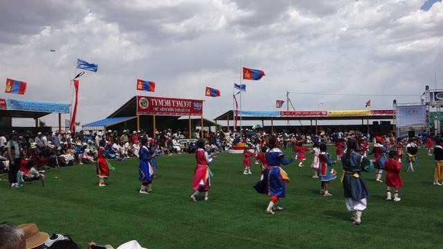 Народный танец, народные праздничные гуляния по случаю 100-летия аймака Завхан @ Монголия, 2025
