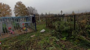 Убралась на кладбище и поехала на коп.