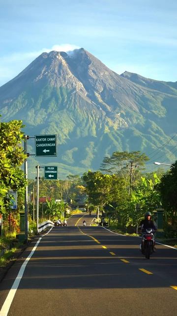 #Вулкан_Мирапи.
#Остров_Ява.
#Индонезия.