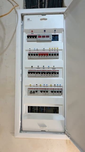 Что внутри щитка? Электрика для квартиры 35 м² - ЖК Символ смотреть онлайн