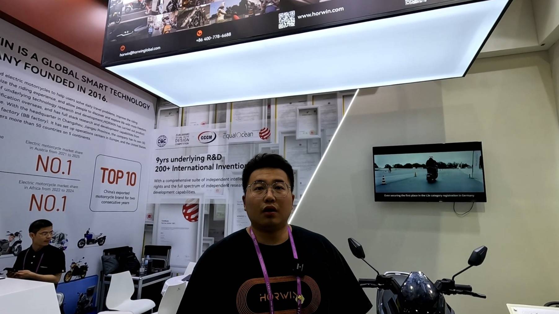 Электрические мотоциклы и скутеры HORWIN. Интервью на выставке CFAIR. смотреть онлайн