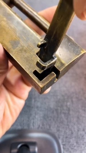 Весьма необычный замок.