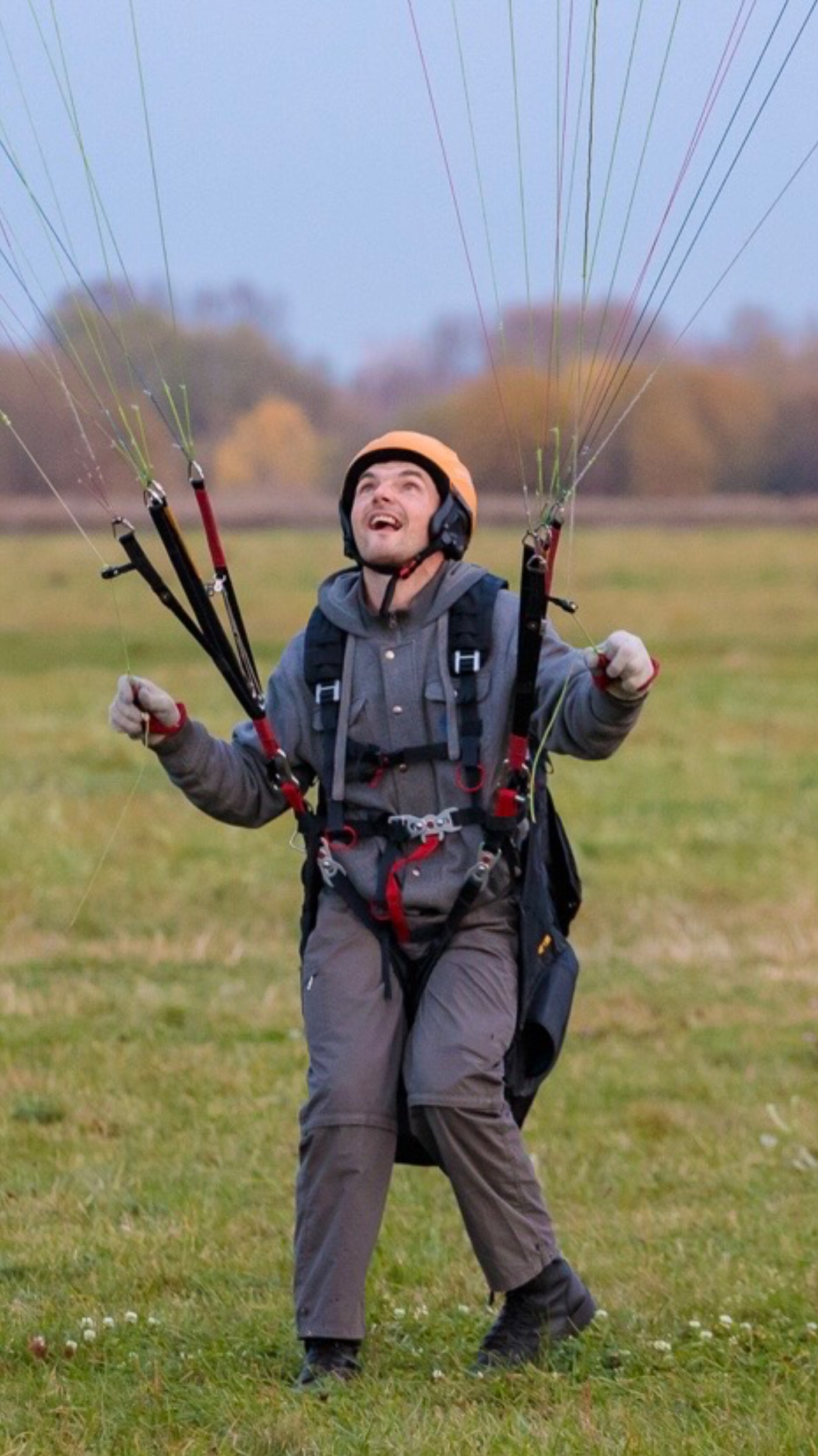 Он встал. Полетел. И теперь помогает другим обрести свои крылья 🪂