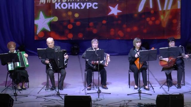 «Солдатская походная»  исполняет ансамбль русских народных инструментов. Рук. Селезенева Наталия