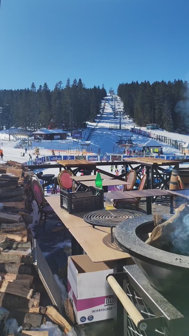 Копаоник - лыжный курорт. Но мы тут только за хайкингом:) и прекрасными видами #горы #поход смотреть онлайн