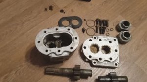 Разборка шестеренчатого насоса НШ из СССР