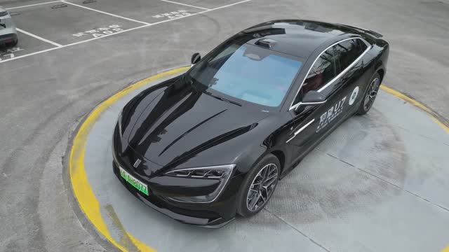 BYD Yangwang U7: автомобиль для злодеев!