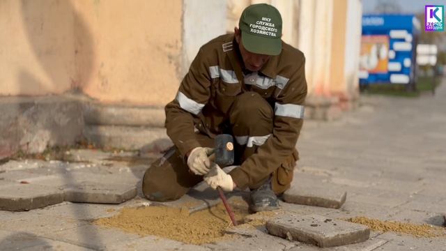 На улице Шлагбаумской восстанавливают тротуары смотреть онлайн
