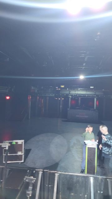 Саундчек в клубе Космонавт, Санкт-Петербург. Гражданская Оборона с симфоническим оркестром. Бас Ding смотреть онлайн