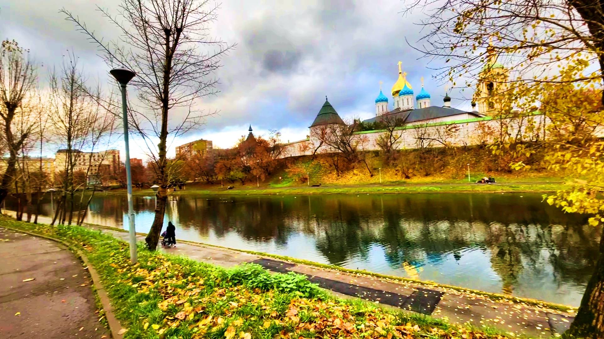 ОГЛЯНИСЬ ВОКРУГ! НОЯБРЬСКАЯ МОСКВА 2025 смотреть онлайн