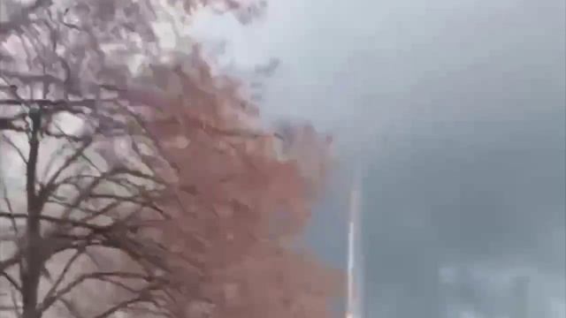 Горящая Змиевская ГРЭС после ночного обстрела. (УКРАИНА) смотреть онлайн