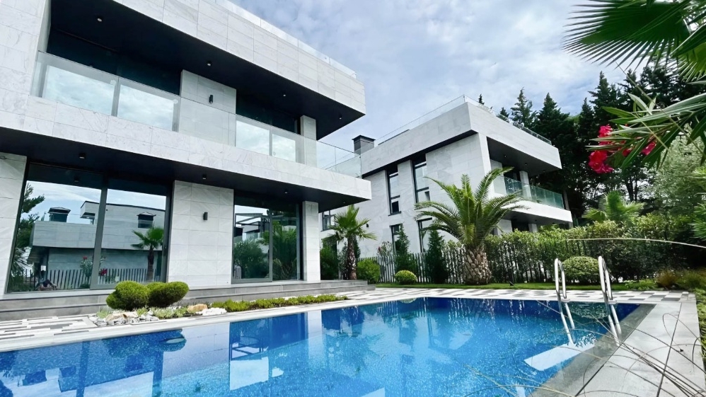 ШИКАРНАЯ ВИЛЛА ПОЧТИ 600 КВАДРАТОВ В ЭЛИТНОМ ПОСЕЛКЕ смотреть онлайн