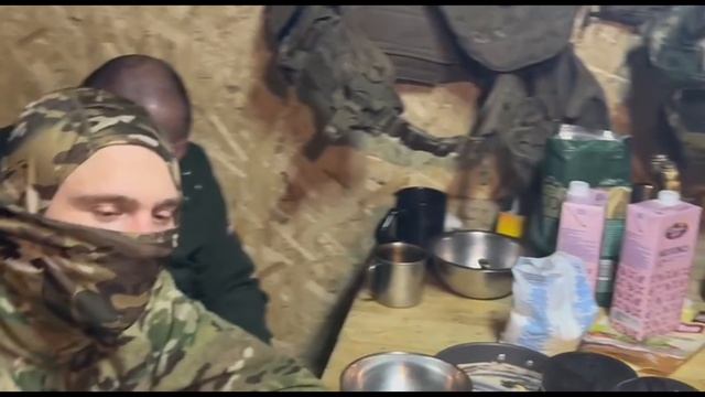 Концерт под выстрелами. Леший с гитарой на передовой с 797 ДГВП смотреть онлайн