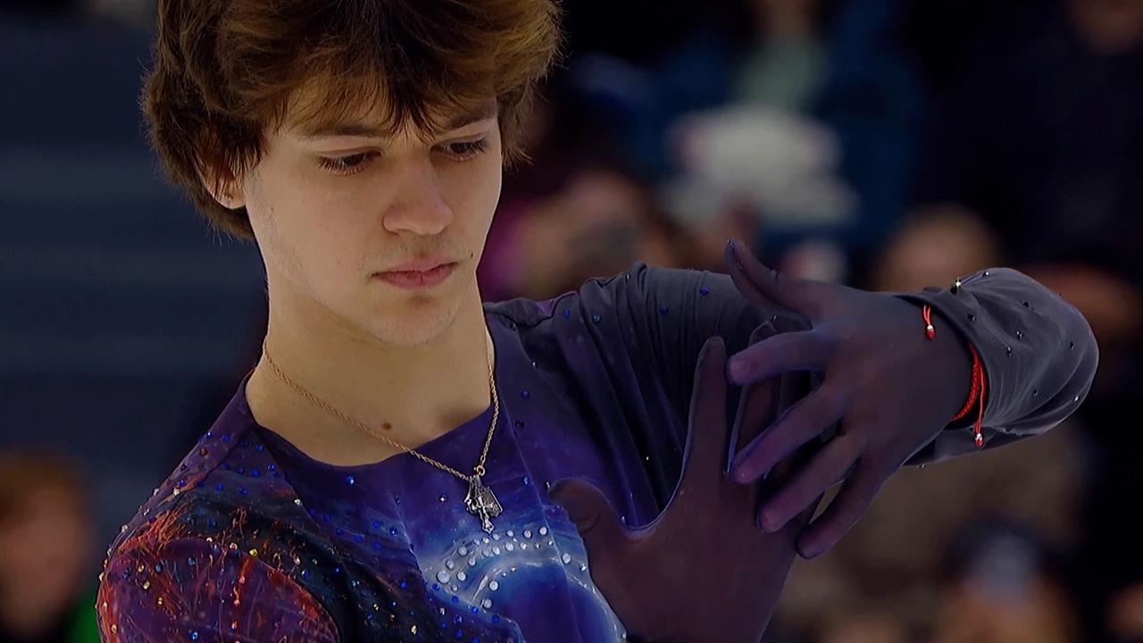 Фигурист Владислав Дикиджи победил в короткой программе Гран-при России смотреть онлайн
