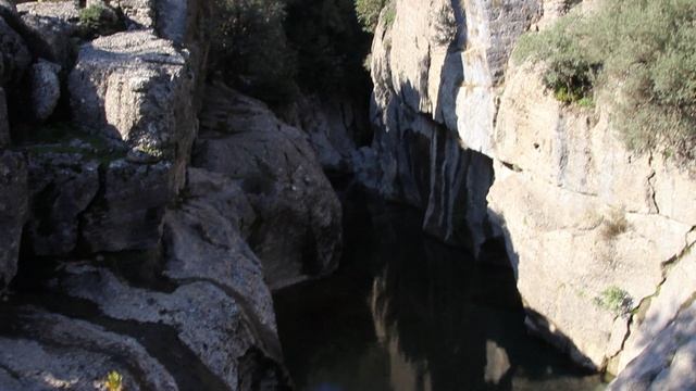 Турция. По дороге в древний Сельге. Вид на римский мост, построенный во II веке.
