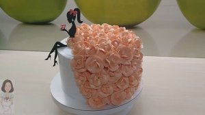 Оформление тортика платье из роз с силуэтом девушки