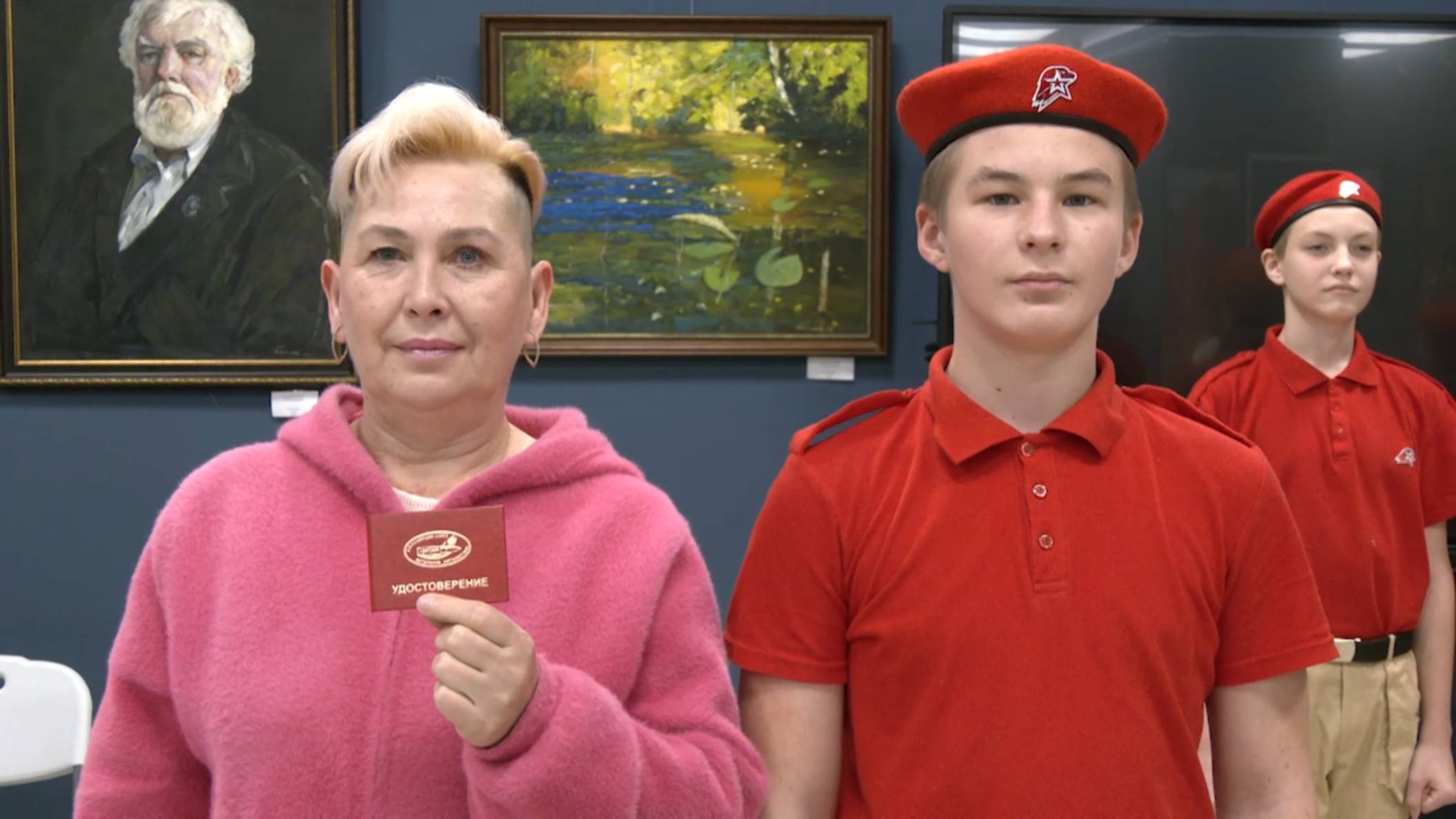 В Центральной библиотеке имени И.Ф. Горбунова вручили удостоверения РСВА и СВО смотреть онлайн