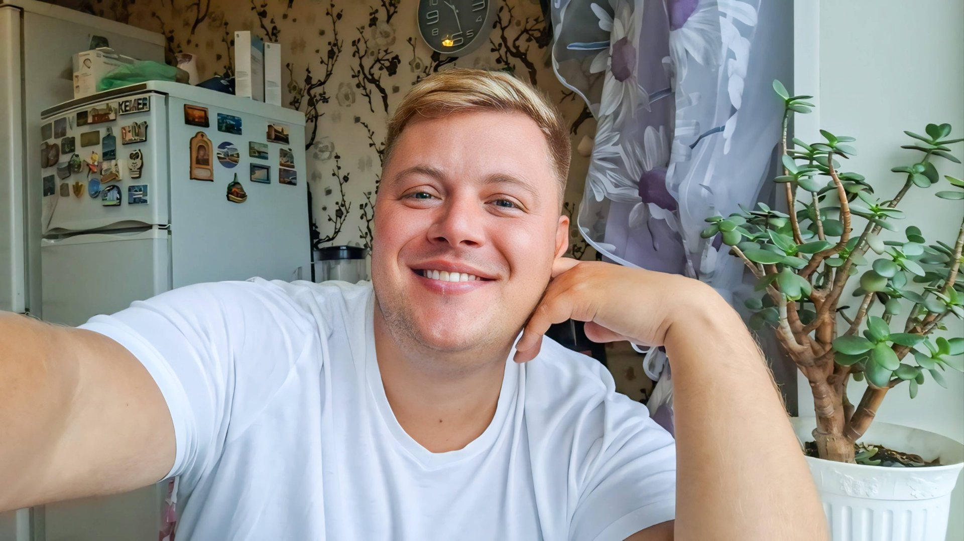 МРАЧНЫЕ ТЕМЫ РАСКРЫЛСЯ С ДРУГОЙ СТОРОНЫ смотреть онлайн