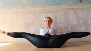 Stretching Time — Middle Splits Flow