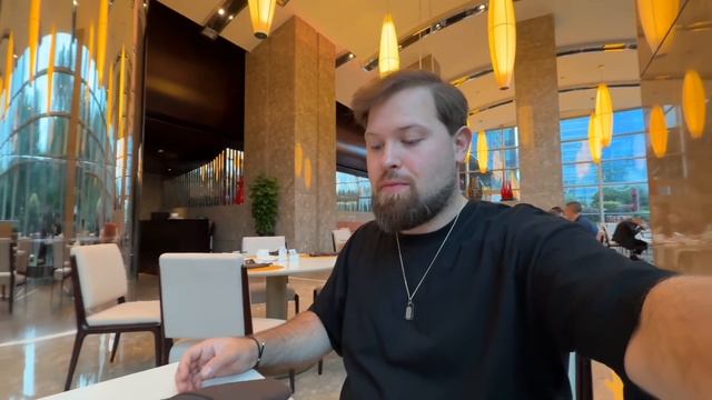 Шанхай за 24 часа. Небоскребы, жаренные кузнечики и диснейленд. смотреть онлайн