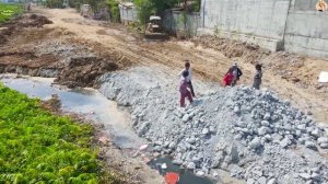 Строительство, новая дорога, сборщики металла