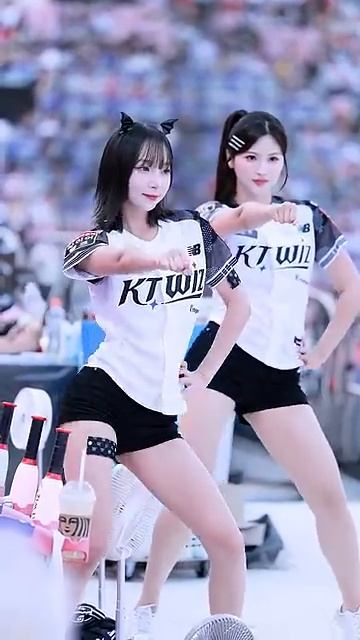 [4K] 2025 kt위즈 정희정 김정원치어리더 hold up 아웃송 공연 직캠 @shorts @김정원 @정희정 @치어리더 @응원 @ смотреть онлайн