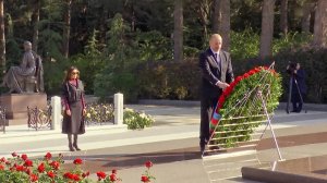 Ильхам Алиев посетил могилу общенационального лидера Азербайджана Гейдара Алиева