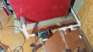 Подключаю к отоплению напольный котёл . Замедленная съёмка .