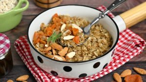 Не нравится склизкая овсянка? Жареная овсянка — рассыпчатая, вкусная и готовится за 10 минут