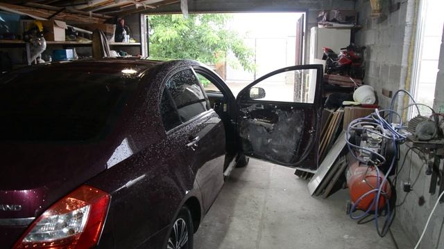 КАК СТРОИТЕЛИ КРАСЯТ АВТОМОБИЛЬ )))Как самому покрасить авто после дтп.