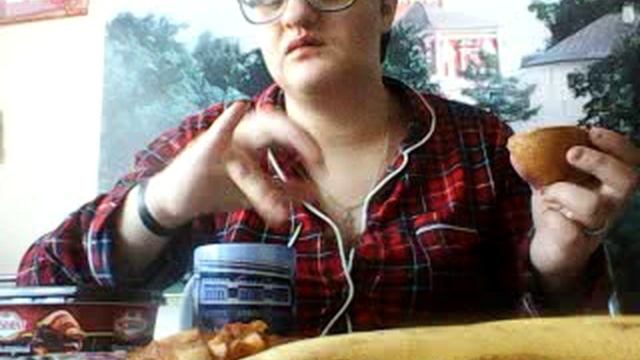 ОСЕННИЙ СЕНТЯБРЁВСКИЙ КУХОННЫЙ МИНИ-БЛОГ №1524. Я С КРУАССАНОМ В КВАРТИРЕ ДО КЛЮЧЕЙ... смотреть онлайн