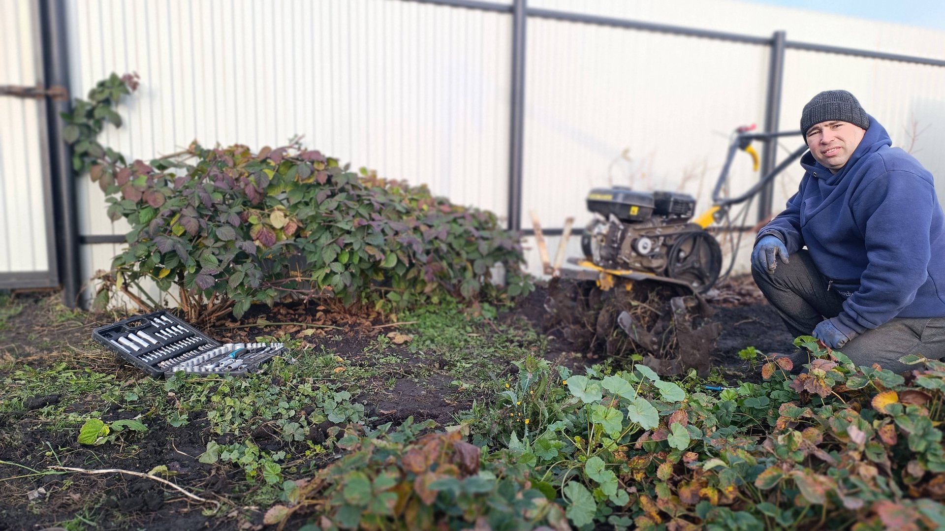 ВЕРНУЛАСЬ В РОССИЮ/ВСПАХАЛИ ЗЕМЛЮ/СЛОМАЛИ МОТОБЛОК/ОБНОВКА В ДОМ/БАНЯ смотреть онлайн