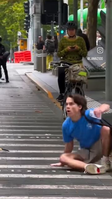 grabbing strangers' hands prank смотреть онлайн