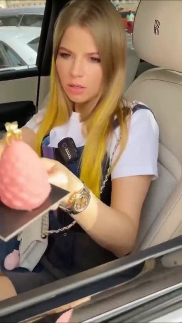 блондинка ананас