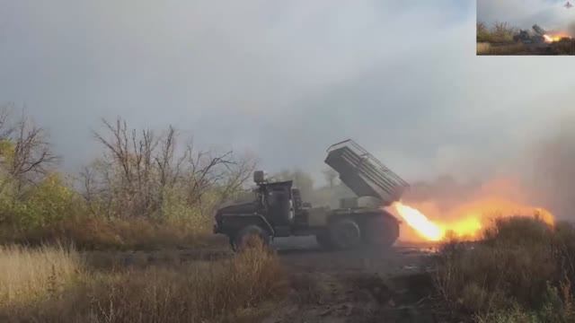 Расчёт РСЗО «Град» группировки войск «Центр» уничтожил опорный пункт формирований ВСУ на Красноармей смотреть онлайн